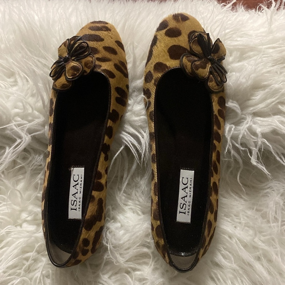 Isaac Mizrahi Italy Animal Calf Hair Flats Size 7B - Picture 4 of 9